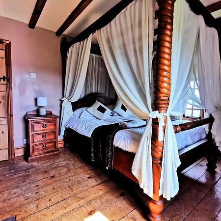 The Raddle Inn Log Cabins Croxden Bagian luar foto