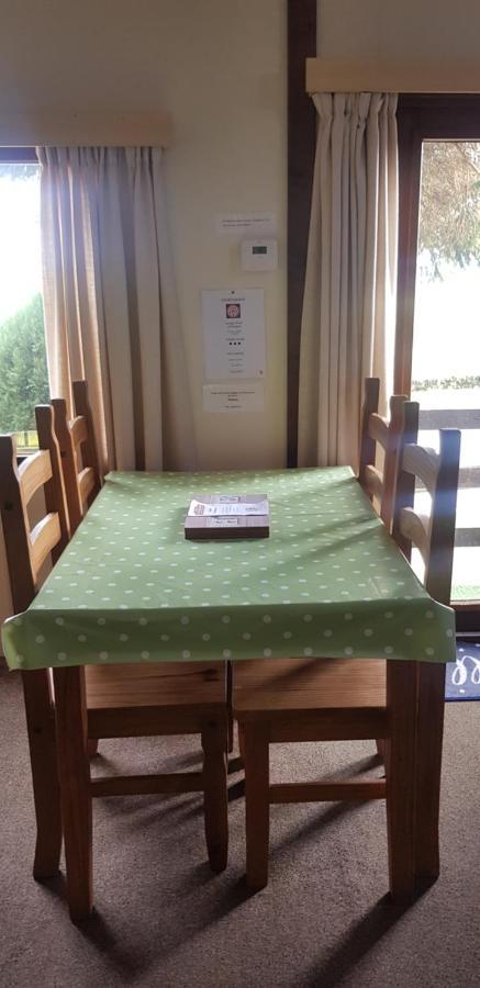 The Raddle Inn Log Cabins Croxden Bagian luar foto