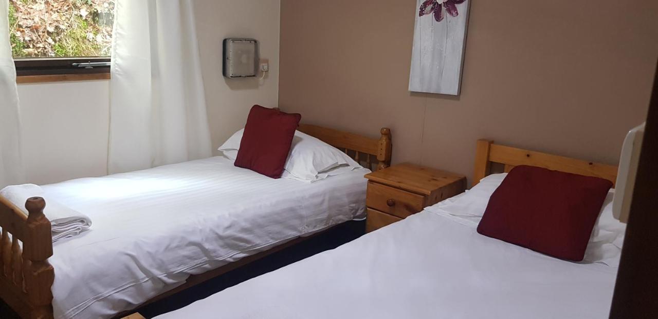 The Raddle Inn Log Cabins Croxden Bagian luar foto