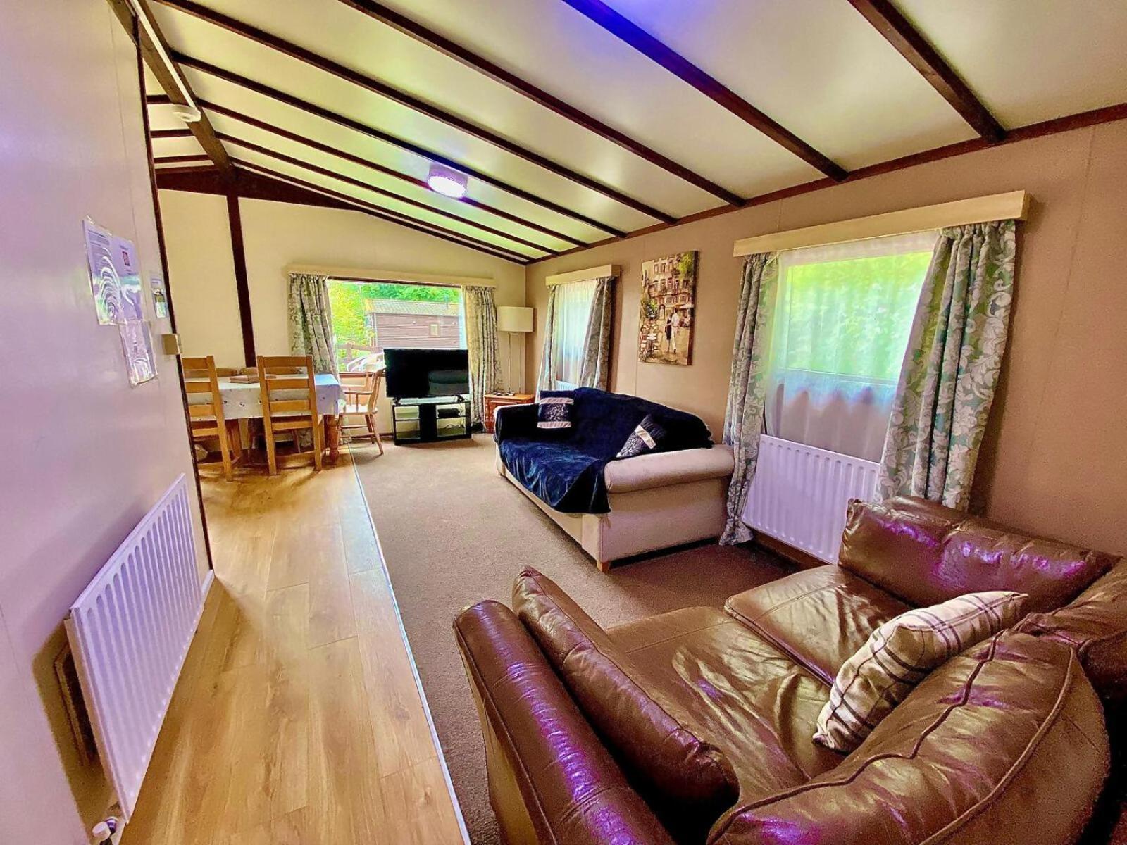 The Raddle Inn Log Cabins Croxden Bagian luar foto